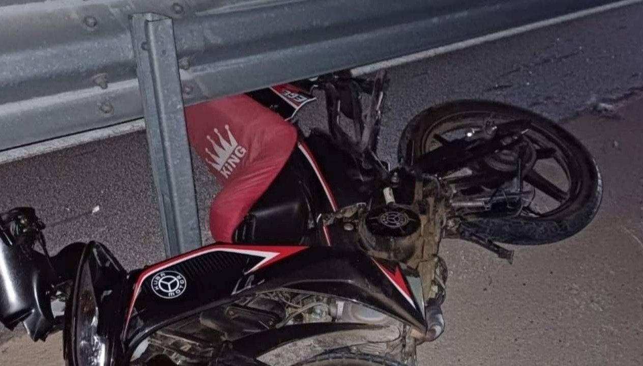 bariyere carpan motosikletin surucusu oldu OcbnyB8a