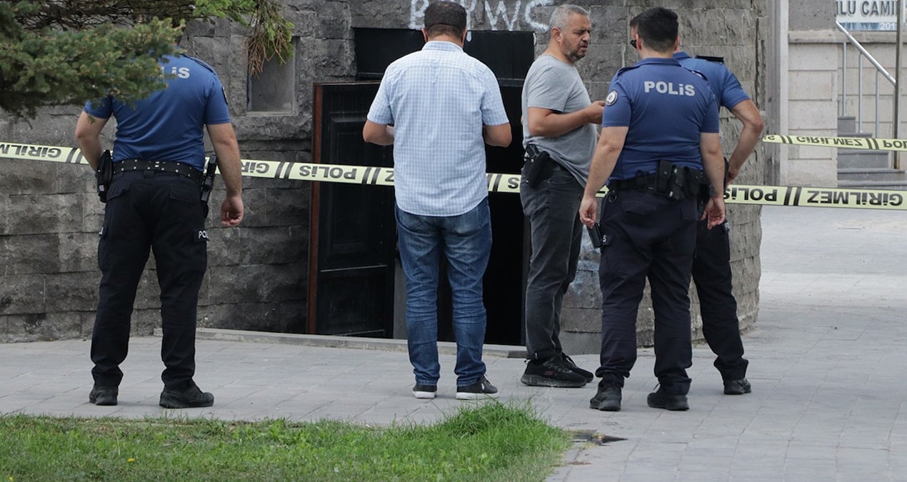 cami tuvaletindeki kavgada kan akti xbNpaE2B