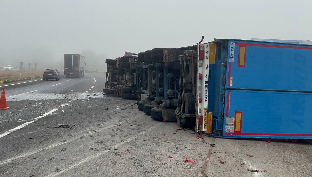 devrilen tirin surucusu yaralandi cwvISgVn