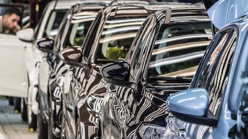 yilin ilk 8 ayinda en cok satan otomobil ve hafif ticari markalari aciklandi liderlik koltugu el degistirdi aWkiLnzh