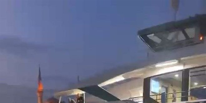 korku dolu anlar yolcu motoru balikci teknesine carpti 4gmMrCkK.jpg