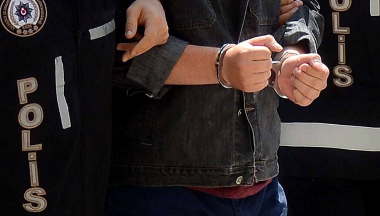 vanda uyusturucuyla yakalanan iranli tutuklandi Qz2vSaOK