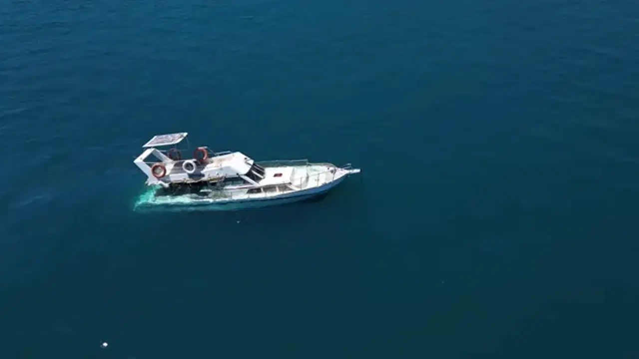 İzmir’de denizde korku dolu anlar: Su alan teknedeki 6 yolcu kurtarıldı!