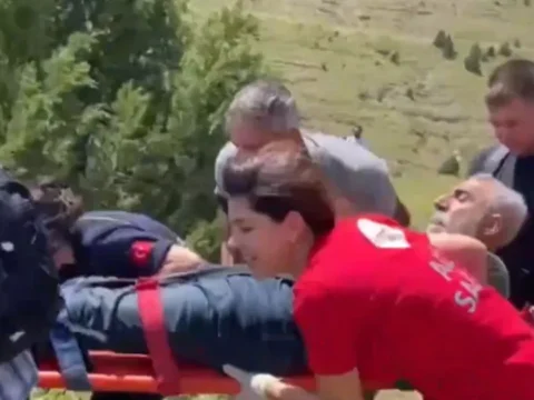 Tuncelide yilan sokmasiyla zehirlenen vatandas jandarma helikopteriyle kurtarildi b9NbdEpw