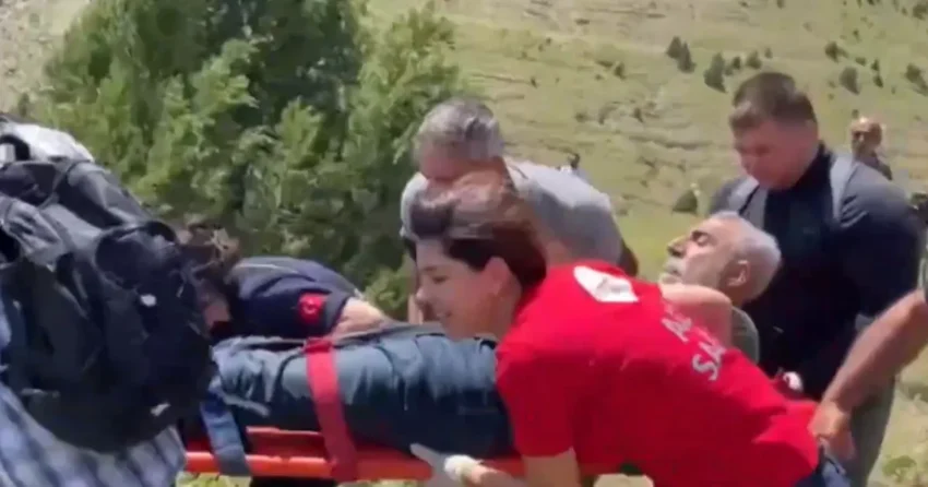 Tuncelide yilan sokmasiyla zehirlenen vatandas jandarma helikopteriyle kurtarildi b9NbdEpw